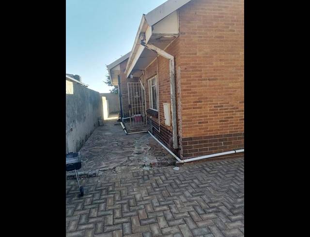 3 BEDROOM HOUSE FOR SALE IN DUBE